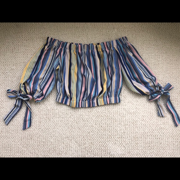 Love Culture Tops - Colorful crop top with bows! Never worn!